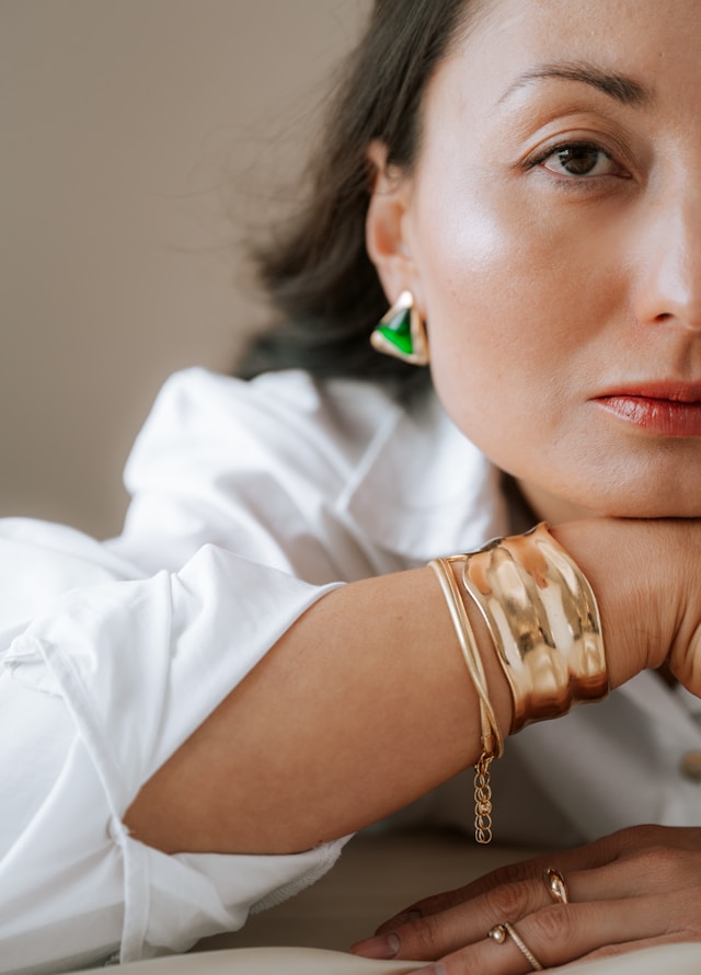 Zeitgenössische Schmuckdesigner holen sich Inspiration für ihre Kreationen aus unterschiedlichen Stilepochen.