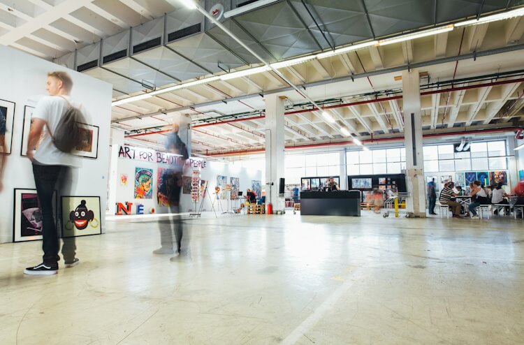 Visibilité numérique et positionnement stratégique sur le marché de l'art contemporain en 2026 : méthodes, mécanismes et changement de paradigme technologique