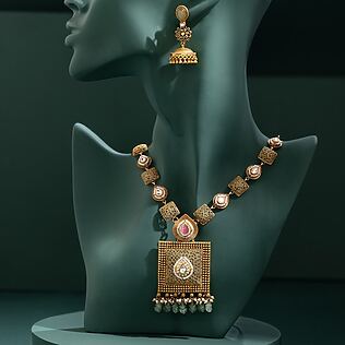 Inspiration fanden Art-déco-Schmuckdesigner auch in moderner Architektur und im alten Ägypten.