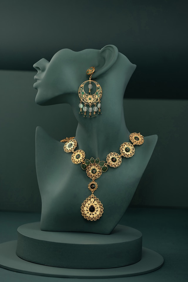 Jugendstil-Schmuck: Organische Formen und Naturmotive