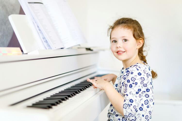 De digitale transformatie van pianopedagogie voor kinderen: methoden, hulpmiddelen en apps