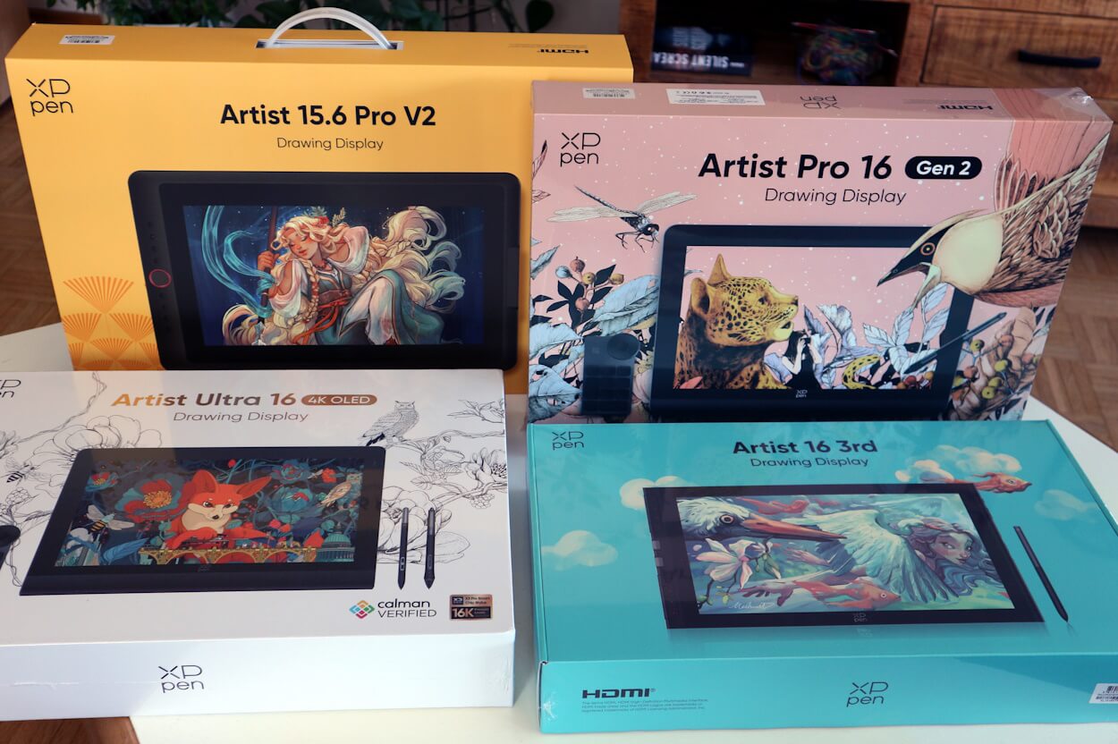 Die 4 vorrangigen Modelle des Herstellers XP-Pen im Vergleichstest: das Artist 16 (3. Generation), das Artist 15.6 Pro V2, das Artist Pro 16 (Gen 2) und das Artist Ultra 16.