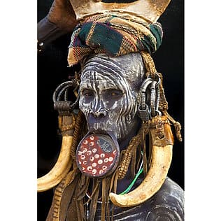 Handgewebter Tapisserie-Wandteppich "Mursi Frau" von Jim Zuckerman, auf Keilrahmen gespannt und schallabsorbierend