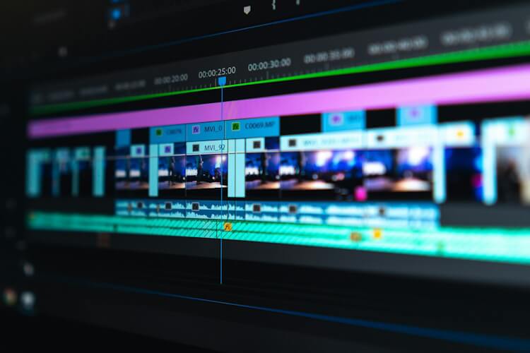 Außenstehende fragen sich vielleicht: Was macht ein Video-Editor eigentlich den ganzen Tag so?