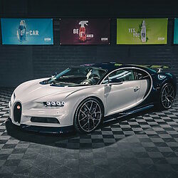 Bugatti Veyron in einem Showroom