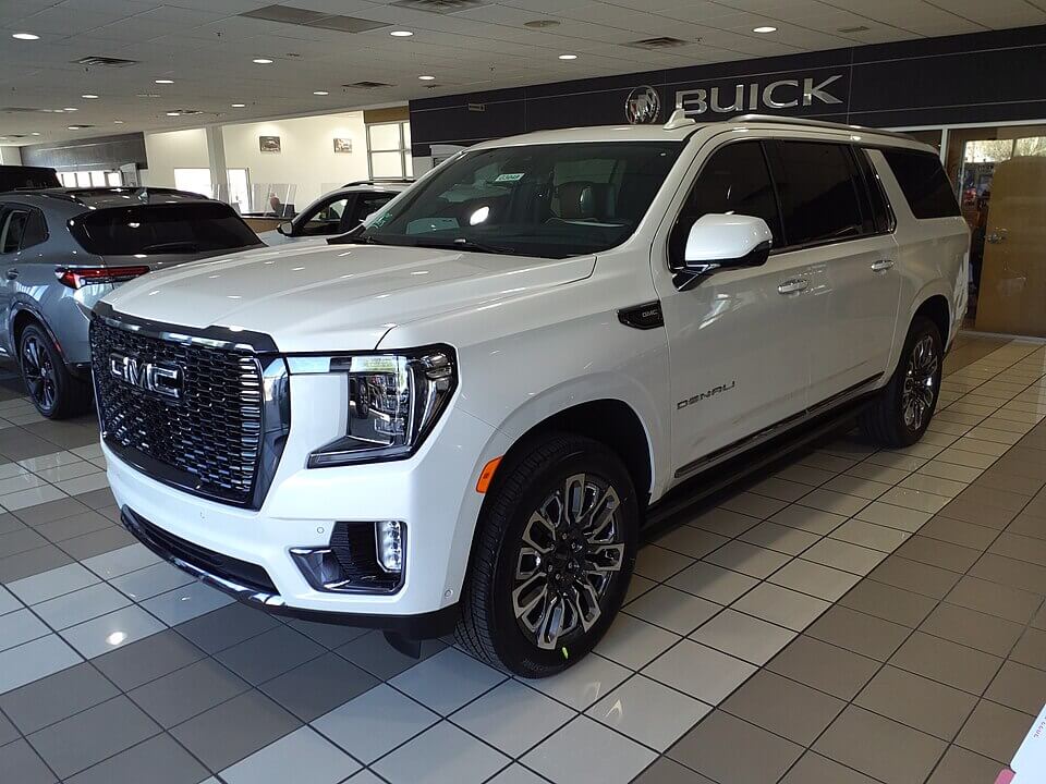 Amerikanischer Monumentalismus auf Rädern: Der GMC Yukon Denali Ultimate als Meisterwerk des Automobildesigns