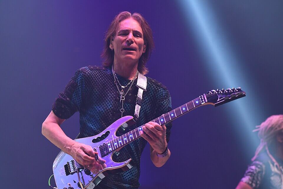 Steve Vai, Guthrie Govan, David Maxim Micic — wenn die E-Gitarre zur zeitgenössischen Kunstform wird