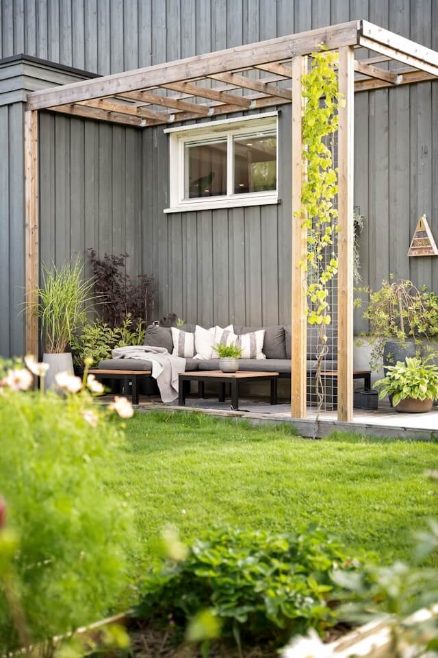 Modularität und natürliche Materialien sind bei Outdoor-Möbeln gefragt.