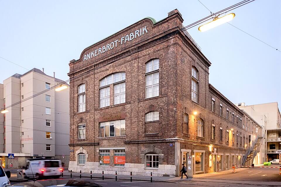 Ankerbrotfabrik bei Dämmerung