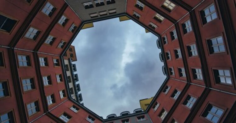 Wenn Gebäude sprechen: Architektur als Kunst zwischen Bestand und Vision