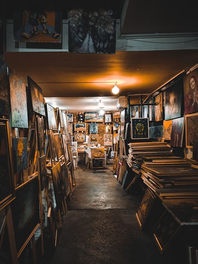 Kunst im Nachlass: Was bei Haushaltsauflösungen mit Bildern, Antiquitäten und Sammlungen geschieht