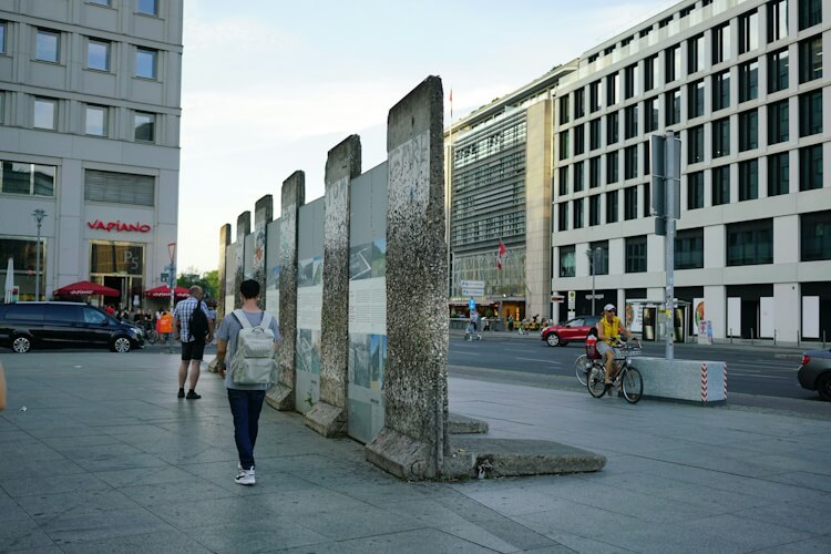 Berlin - Erinnerungskultur ist an vielen Stellen lebendig.
