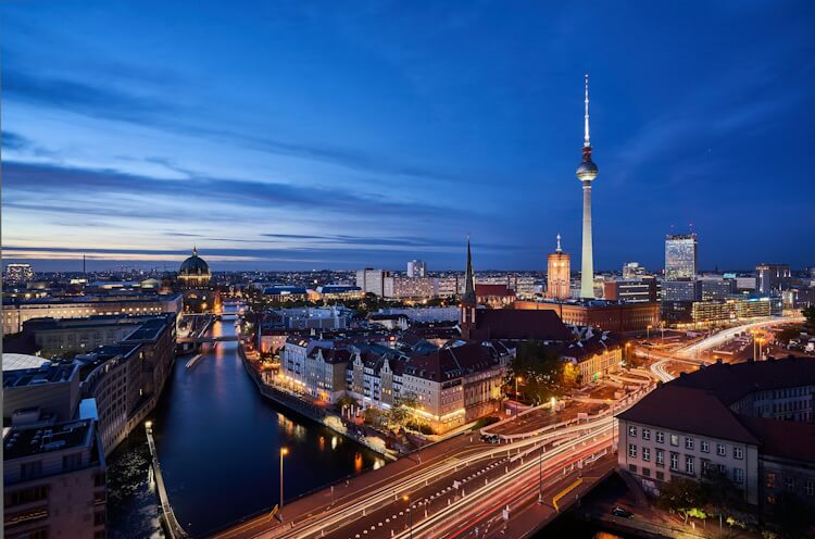 Berlin gehört zu den wenigen Städten Europas, deren Geschichte in jeder Straße sichtbar ist.