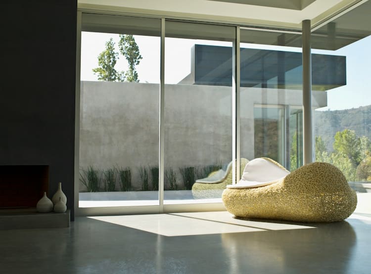 Licht, Rahmen, Raum - Visuelle Choreografie der Fensterformate Tipps für Künstler fenster Ausgedehnte Glasflächen können bauphysikalische Schwierigkeiten mit sich bringen.