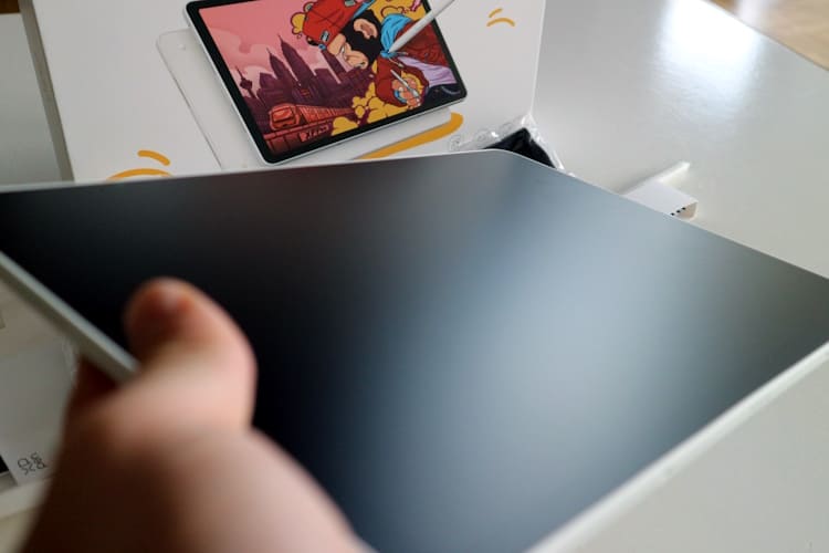 XP-Pen Magic Pro 13 im Experten-Test: 2-in-1-Revolution für professionelle Digital Artists? Grafikdesign 3d software Das Display des XPPen Magic Pro 13 besitzt eine Anti-Glare (AG) Ätzung auf Nano-Ebene.