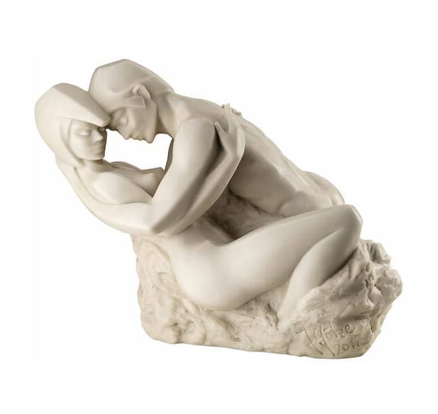 Wunderbare Skulpturen zum Thema Liebe, Verbundenheit und Freundschaft Kunstwerke kunst kaufen Skulptur „Hingabe“ von Jürgen Götze, Limitierte Edition in Kunstmarmor