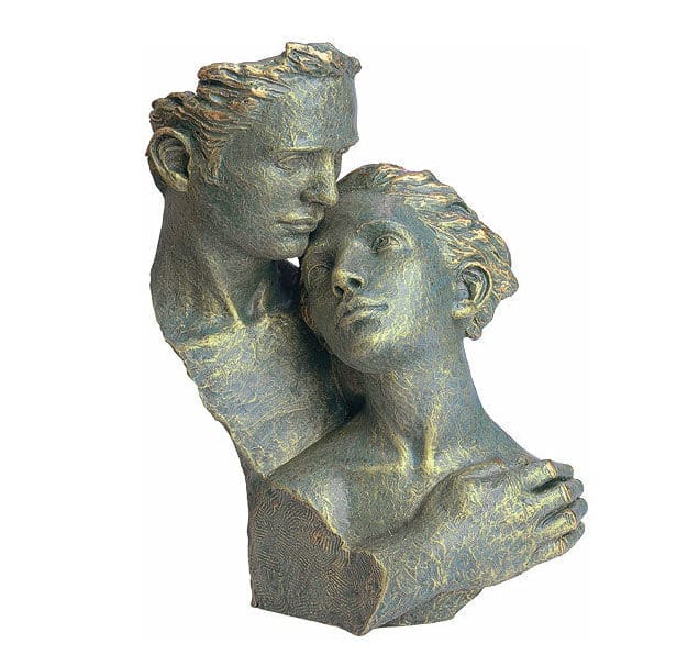 Skulptur „Hingabe“ von Angeles Anglada, Kunstguss in Steinoptik