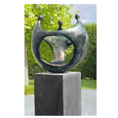Gartenskulptur "Bollwerk" von Corry Ammerlaan, Bronze auf Granitsockel