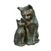 Gartenskulptur "Katze mit Jungem", patinierte Bronze