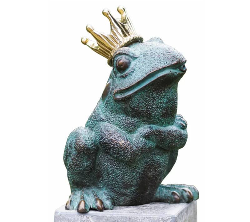 Märchenhafter Wasserspeier "Froschkönig", Gartenskulptur aus Bronze + Messing