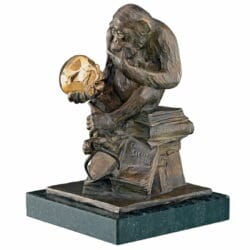Bronzeskulptur "Affe mit Schädel" (1892-93) von Wolfgang Hugo Rheinhold
