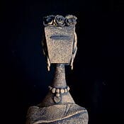 Flaschen-Skulptur "FRIDA II" (2019) von Isabel Robledo