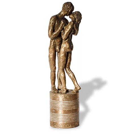 Love sculpture "Kiss me" (2022) by Dagmar Vogt Thumbnail for the display image