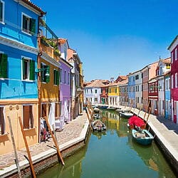 Malerische Fotografie "Colors of Burano IV" (2021) von Viet Ha Tran