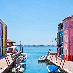 Maritime Fotografie "Colors of Burano I" (2021) von Viet Ha Tran