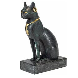 Altägyptische Bastet-Katze mit Collier, Metallguss + Diabas, patiniert und teilvergoldet
