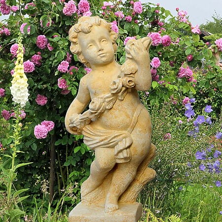 "Amor" - Barocke Puttenskulptur aus Sandsteinguss