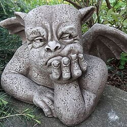 Classic Gargoyle sculpture &quot;Reygar&quot; made of stone casting, antique-gray design