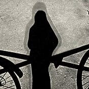 Photographie abstraite "L'Ombre de la femme voilée" (2014) de Souhayl A Photographie abstraite "L'Ombre de la femme voilée" (2014) de Souhayl A