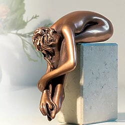 Sinnliche Skulptur "La Calma" von Bruno Bruni, Bronze auf Marmorsockel