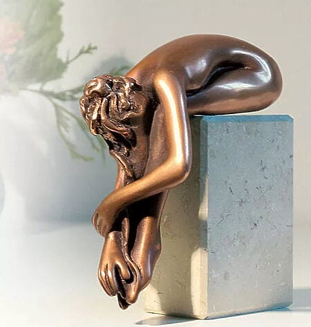 Sinnliche Skulptur "La Calma" von Bruno Bruni, Bronze auf Marmorsockel Miniaturansicht für das Anzeigenbild