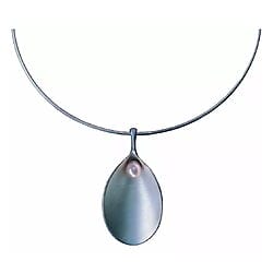 "Venus-Collier" von Paul Wunderlich, Sterlingsilber mit Zuchtperle