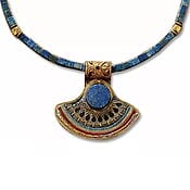 Lapislazuli-Königscollier von Petra Waszak, handkoloriert