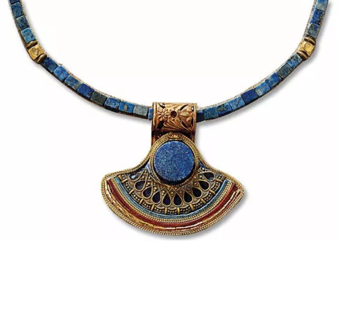 Lapislazuli Königskollier by Petra Waszak, hand-colored