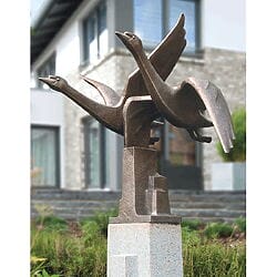 Bronzene Gartenskulptur "Schwanengruppe" von Hans Huschka