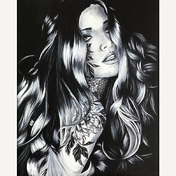 Fotorealistisches Frauenportrait "Flower Tattoo" (2020) von Glenys Flint, Acryl auf Leinwand