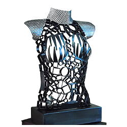 Stählerne Frauenbüste "Brigit" (2024) von Ludovic GAUDREE, Metall Art mit LED-Beleuchtung