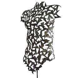 Männlicher Torso "Kaléidoscope" (2024) von Ludovic GAUDREE, gestaltet aus Stahlsplittern