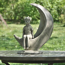 Tuinsculptuur "De Kleine Prins op de Maan", gegoten steen
