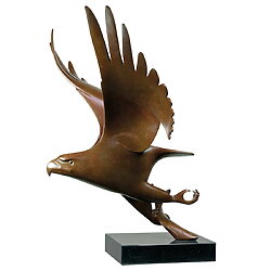 Brown bronze sculpture "Bird of Prey with Fish No. 1" by Evert den Hartog