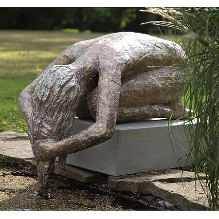 Scultura all'aperto "La Lavacapelli" (2020) di Dagmar Vogt