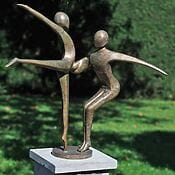 Schwungvolle Gartenskulptur "Passion Tanz", Bronze