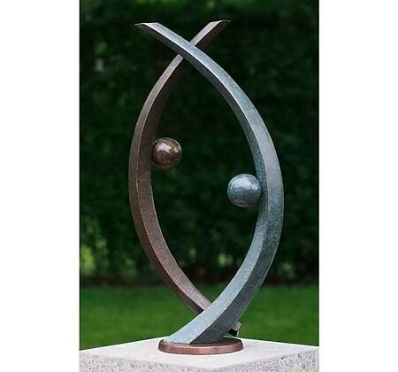Geschwungene Gartenskulptur "Duality" (ohne Sockel), patinierte Bronze
