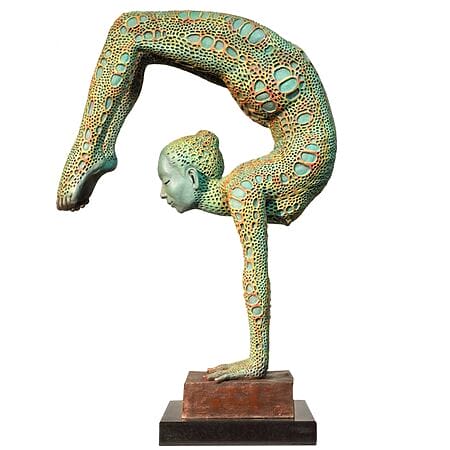 Artistische Frauenskulptur "Formed" (2018) von Jonathan Hateley, für Innen- und Außenbereiche