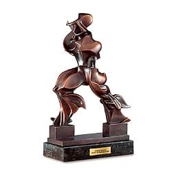 Skulptur "Forme Uniche della Continuitae Nello Spazio" von Umberto Boccioni, Version in Bronze