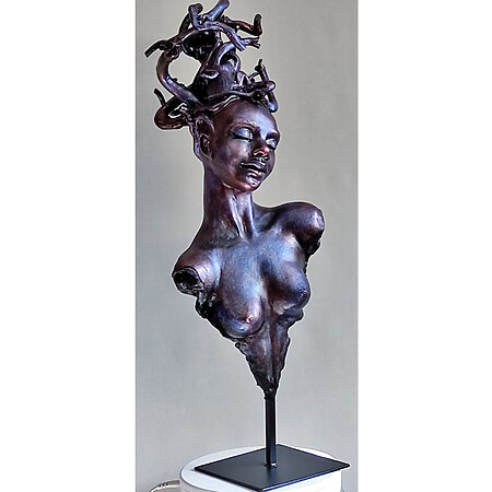 Mixed-Media Skulptur "Crown of Braids" (2022) von Elena Kraft